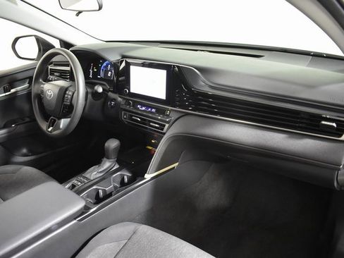 Used 2025 Toyota Camry LE image 34