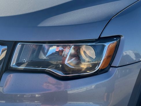 Used 2019 Jeep Grand Cherokee Limited image 9