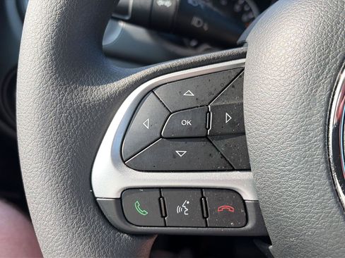 Used 2023 Jeep Renegade Latitude AWD/4WD image 9