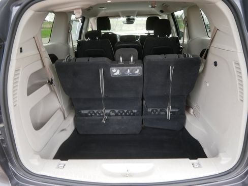 Certified 2021 Chrysler Pacifica Touring FWD image 15
