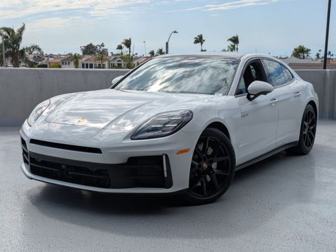 New 2025 Porsche Panamera 4 image 1