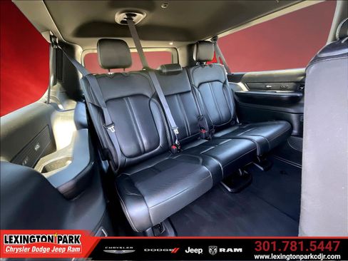 Used 2024 Jeep Wagoneer L Series II w/ Flexible Seating Group AWD/4WD image 26