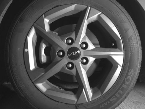 Used 2025 Kia K4 LXS image 12