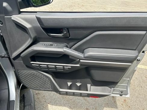 Used 2025 Toyota Tacoma SR5 AWD/4WD image 28