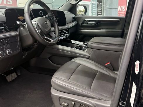 Used 2025 Chevrolet Suburban Z71 image 6