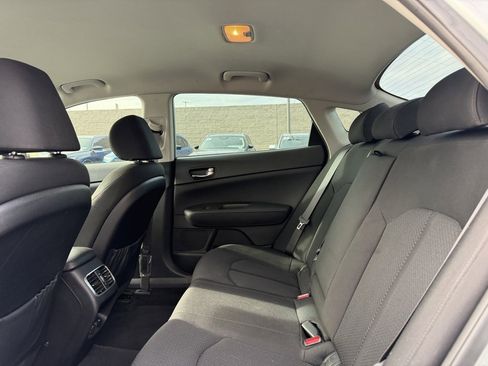 Used 2017 Kia Optima Premium w/ Hybrid Convenience Package image 10