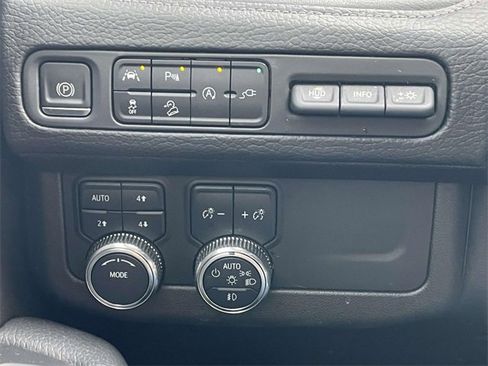 Used 2021 GMC Yukon XL Denali w/ Denali Premium Package image 26