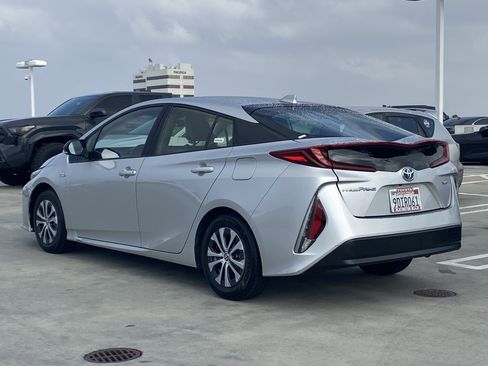 Used 2022 Toyota Prius Prime XLE FWD image 5