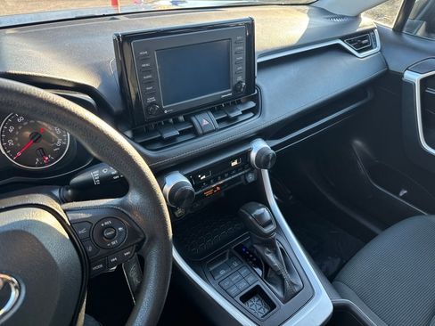 Used 2022 Toyota RAV4 LE image 20