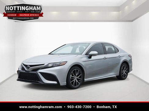 Used 2024 Toyota Camry SE w/ Convenience Package FWD image 3