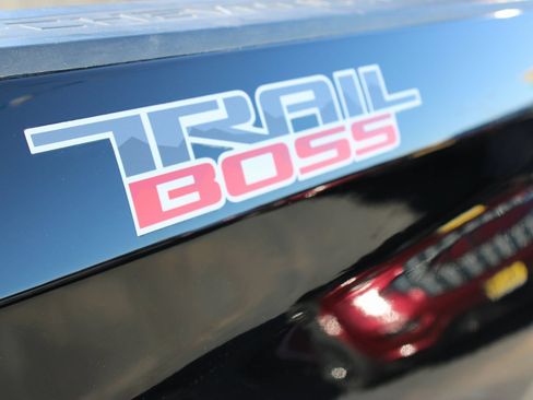 Used 2020 Chevrolet Silverado 1500 LT Trail Boss AWD/4WD image 23