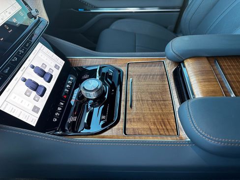 Used 2022 Jeep Grand Wagoneer Series II w/ Flexible Seating Group image 31