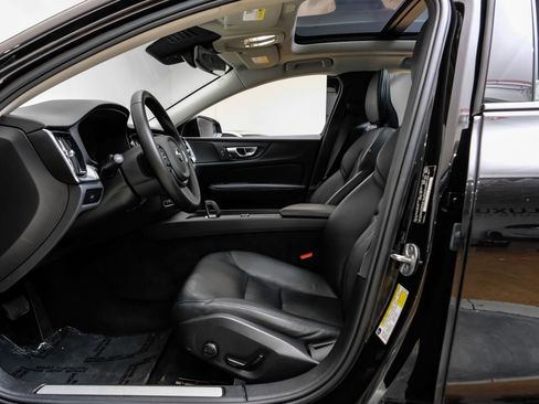 Used 2024 Volvo S60 B5 Core image 4