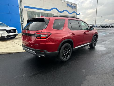New 2025 Honda Pilot Touring image 8