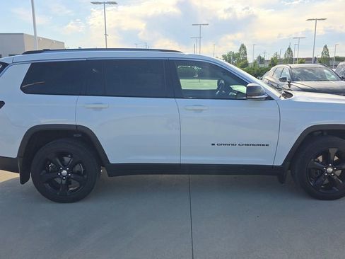 Used 2021 Jeep Grand Cherokee L Limited w/ MOPAR Finishing Package AWD/4WD image 6