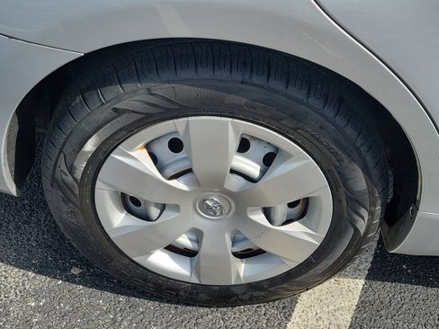Used 2009 Toyota Camry LE FWD image 10