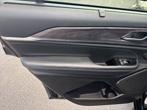 Used 2023 Jeep Grand Cherokee L Overland w/ Luxury Tech Group IV image 14