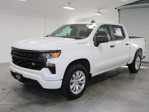 Used 2024 Chevrolet Silverado 1500 Custom image 4