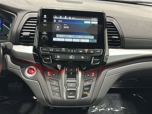 Used 2024 Honda Odyssey Sport image 11