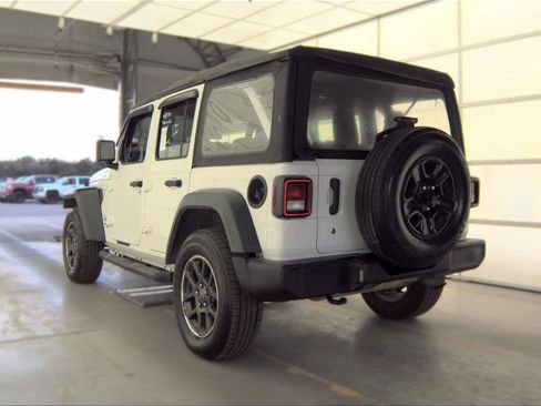 Used 2018 Jeep Wrangler Unlimited Sport AWD/4WD image 11