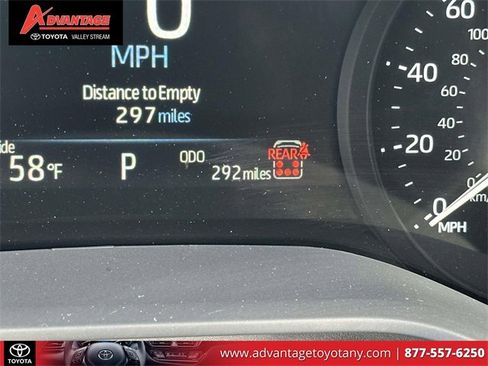 Used 2025 Toyota Sienna XLE image 31