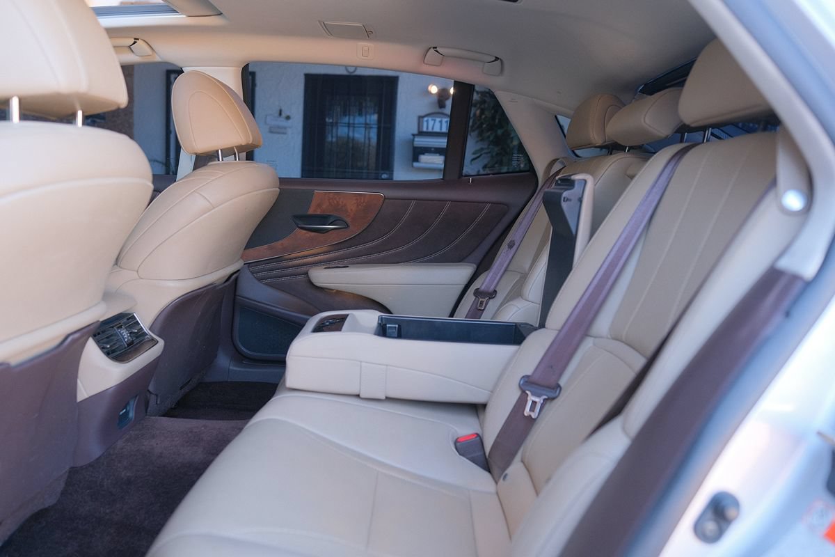 Used 2018 Lexus LS 500 w/ Accessory Package (Z2) RWD image 25