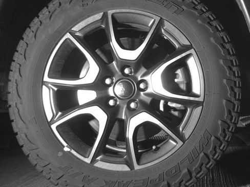Used 2025 Jeep Compass Trailhawk AWD/4WD image 13