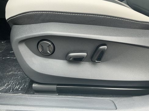 New 2026 Volkswagen Taos SE AWD/4WD image 11