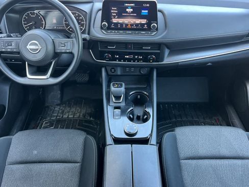 Used 2024 Nissan Rogue SV image 4