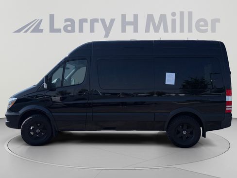 Used 2018 Mercedes-Benz Sprinter 2500 image 2
