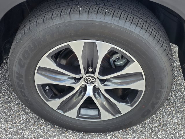 Used 2022 Toyota Highlander XLE FWD image 38