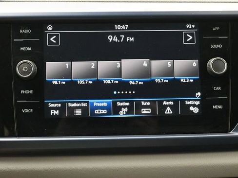 Used 2023 Volkswagen Taos SE w/ Panoramic Sunroof Package FWD image 20
