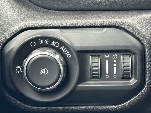 Used 2019 Jeep Wrangler Unlimited Sahara w/ Dual Top Group image 15