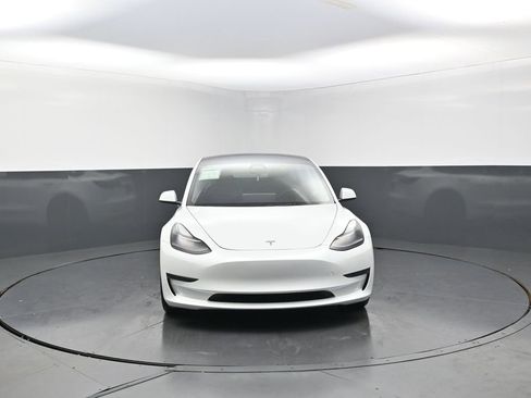Used 2023 Tesla Model 3 Standard Range image 4