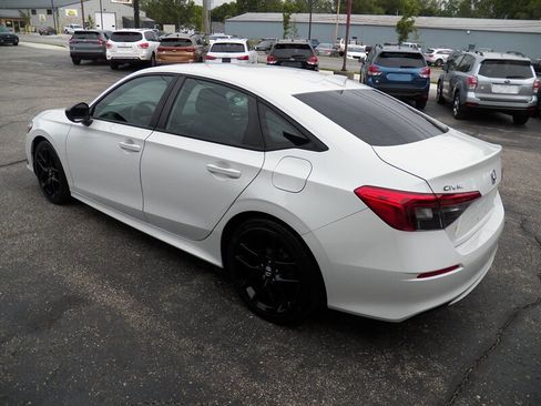 Used 2023 Honda Civic Sport image 2