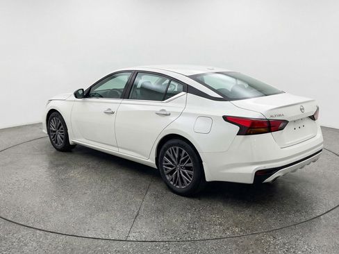 Used 2025 Nissan Altima 2.5 SV image 6