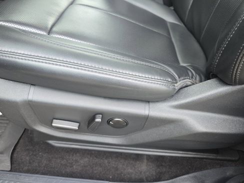 Used 2022 Ford Expedition XLT image 26