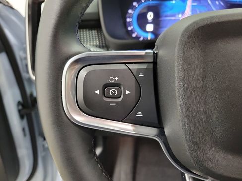 Certified 2025 Volvo XC40 B5 Plus image 24