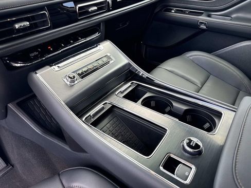 New 2026 Lincoln Aviator AWD w/ Jet Appearance Package image 25
