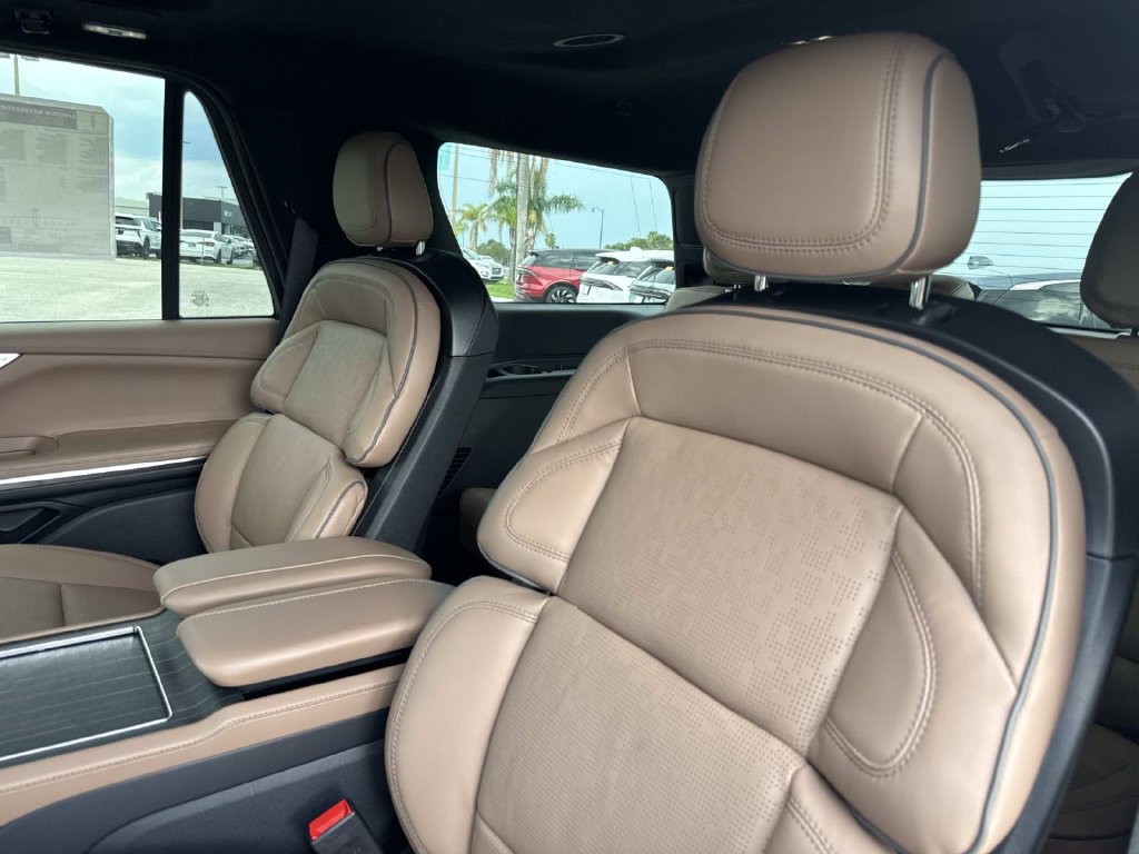 New 2026 Lincoln Navigator Black Label AWD/4WD image 15