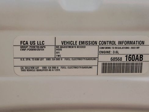 Used 2023 Chrysler Pacifica Touring-L FWD image 28