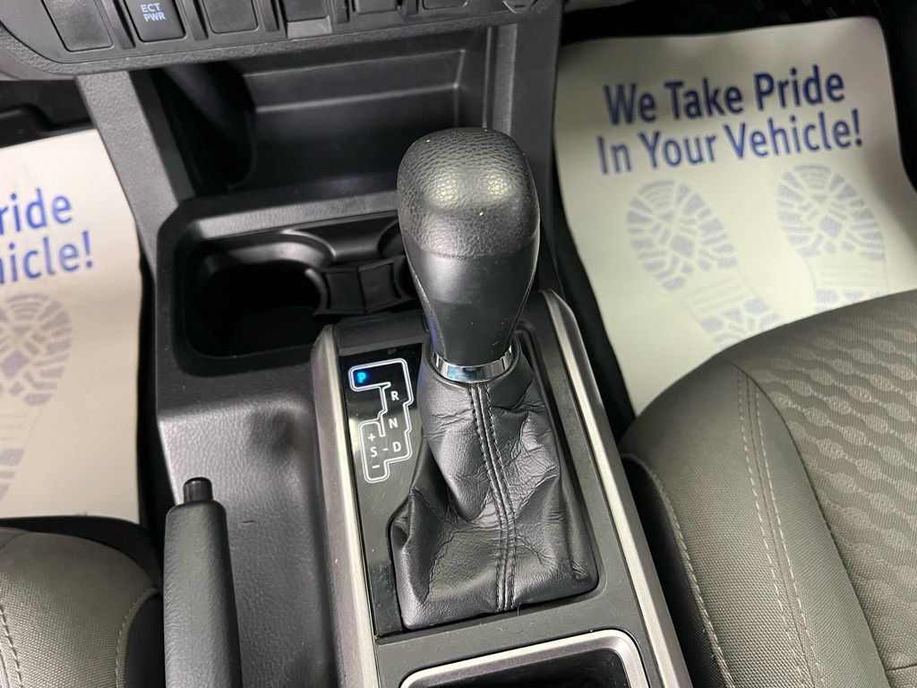 Used 2021 Toyota Tacoma SR5 AWD/4WD image 10