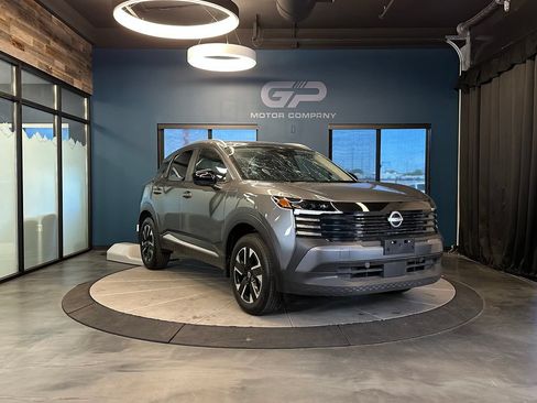 Used 2026 Nissan Kicks SV AWD/4WD image 1