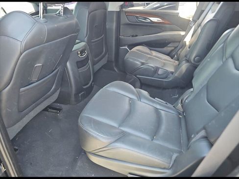 Used 2018 Cadillac Escalade Luxury AWD/4WD image 7