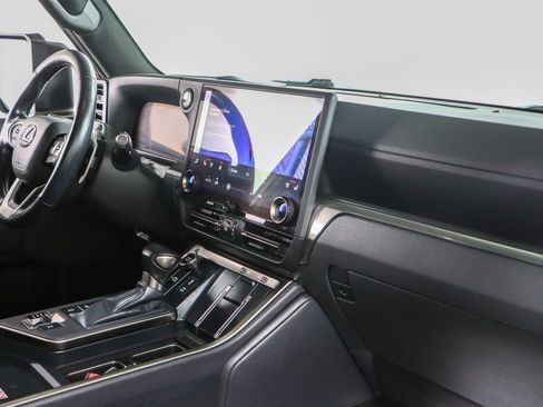 Used 2024 Lexus GX 550 w/ Accessory Package (31) AWD/4WD image 29