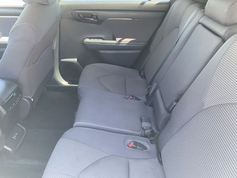 Used 2022 Toyota Highlander L AWD/4WD image 15