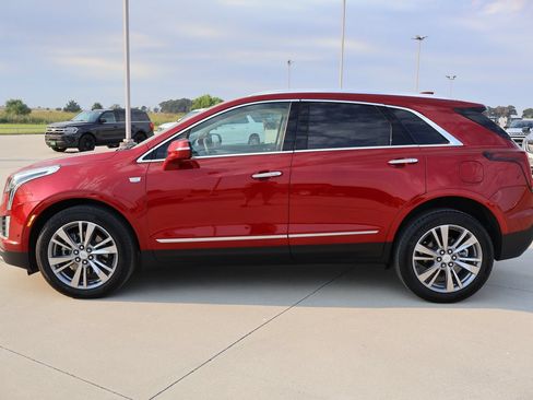 Used 2024 Cadillac XT5 Premium Luxury w/ Technology Package FWD image 2