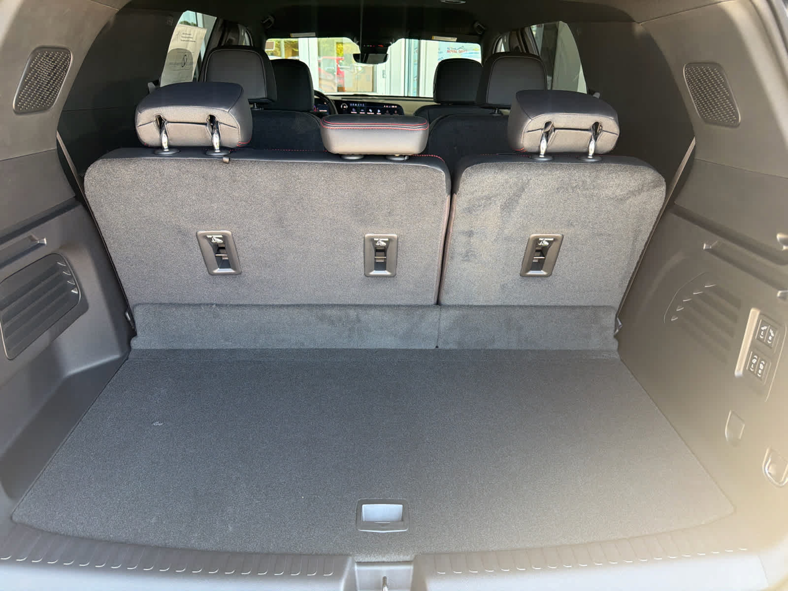 New 2026 Chevrolet Traverse RS w/ LPO, Floor Liner Package FWD image 30