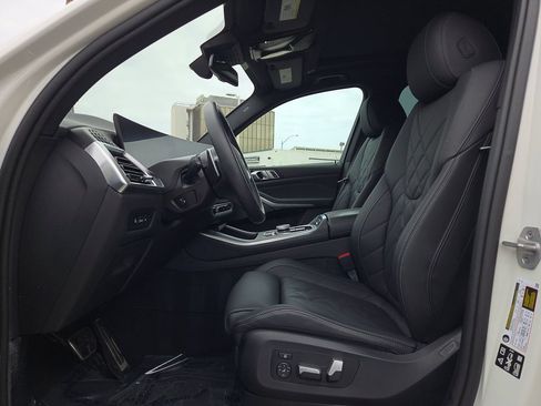 Used 2025 BMW X5 xDrive40i w/ M Sport Package AWD/4WD image 8