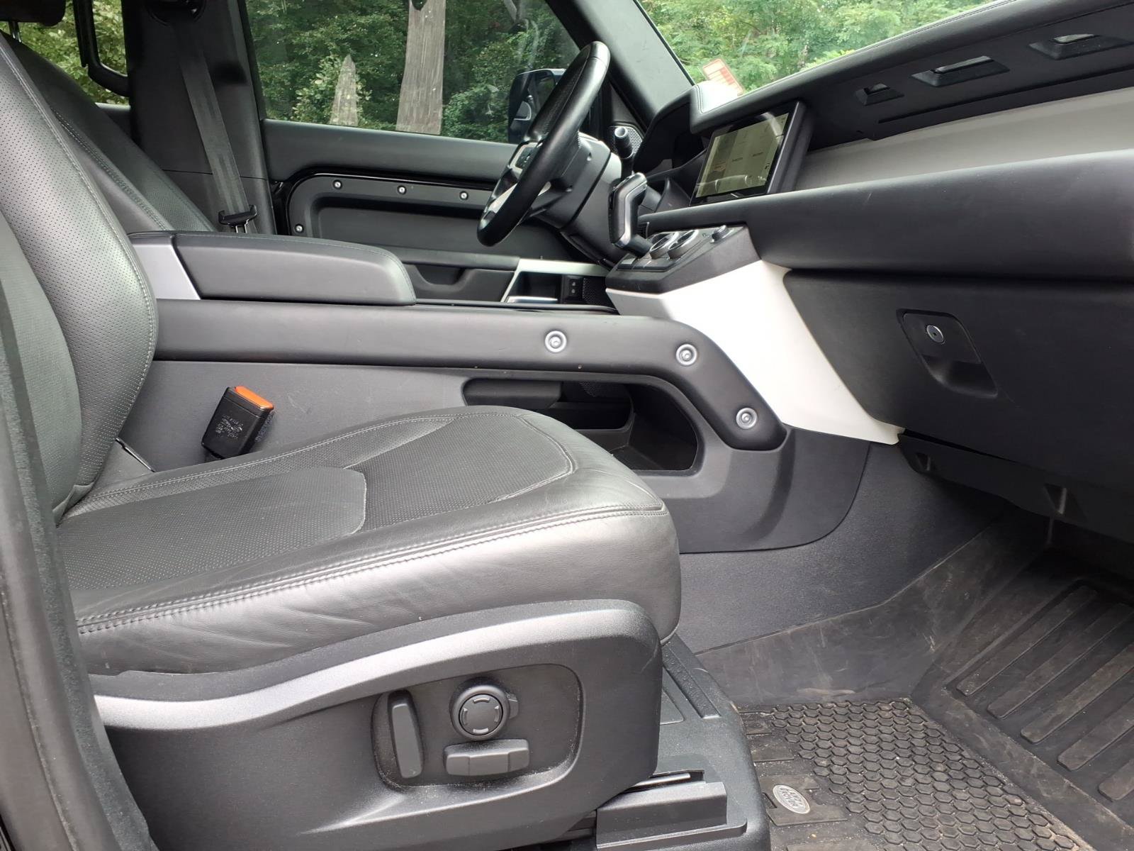 Certified 2023 Land Rover Defender 110 S AWD/4WD image 3